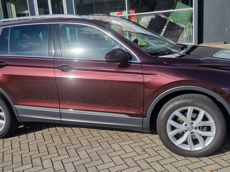 Volkswagen Tiguan seen from the right side