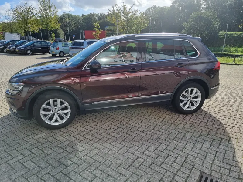 Volkswagen Tiguan seen from the left side